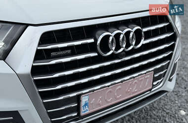 Позашляховик / Кросовер Audi Q7 2018 в 