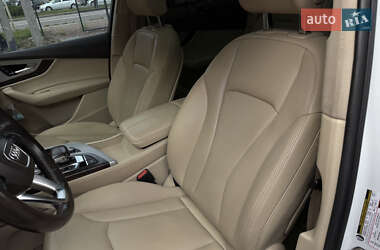 Позашляховик / Кросовер Audi Q7 2018 в 