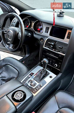 Внедорожник / Кроссовер Audi Q7 2010 в 