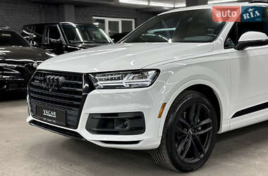 Внедорожник / Кроссовер Audi Q7 2016 в 