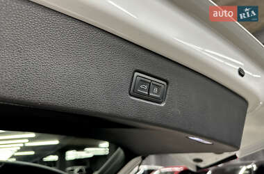 Внедорожник / Кроссовер Audi Q7 2016 в 