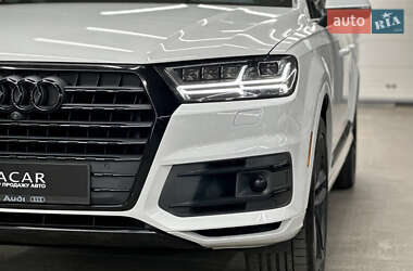 Внедорожник / Кроссовер Audi Q7 2016 в 