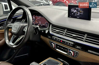 Внедорожник / Кроссовер Audi Q7 2016 в 