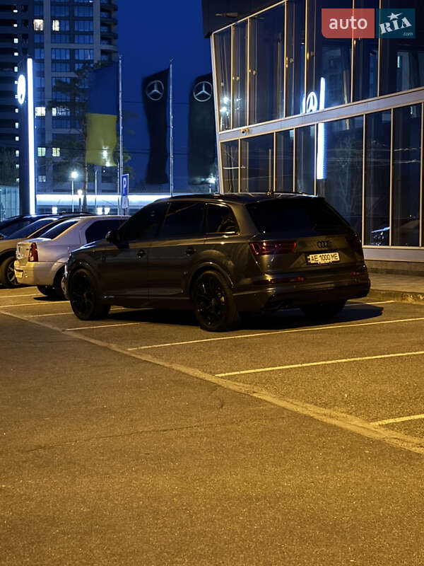 Позашляховик / Кросовер Audi Q7 2017 в Дніпрі