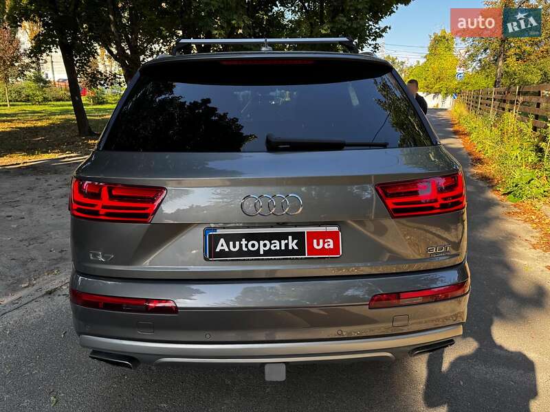 Позашляховик / Кросовер Audi Q7 2016 в Києві