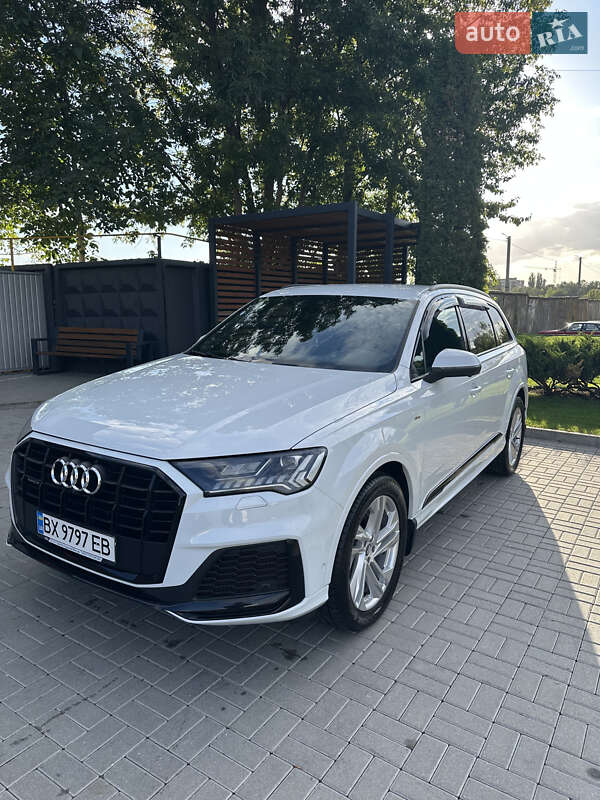 Позашляховик / Кросовер Audi Q7 2020 в Дунаївцях