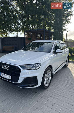 Внедорожник / Кроссовер Audi Q7 2020 в 