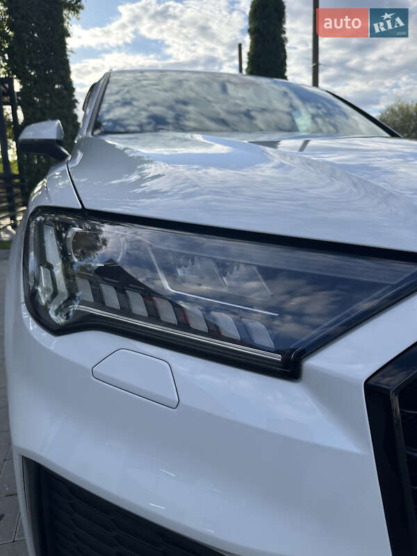 Позашляховик / Кросовер Audi Q7 2020 в Дунаївцях