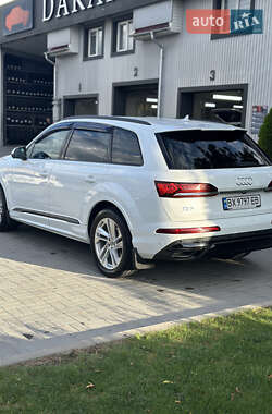 Внедорожник / Кроссовер Audi Q7 2020 в 
