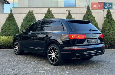 Позашляховик / Кросовер Audi Q7 2017 в 
