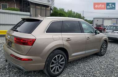 Позашляховик / Кросовер Audi Q7 2019 в 