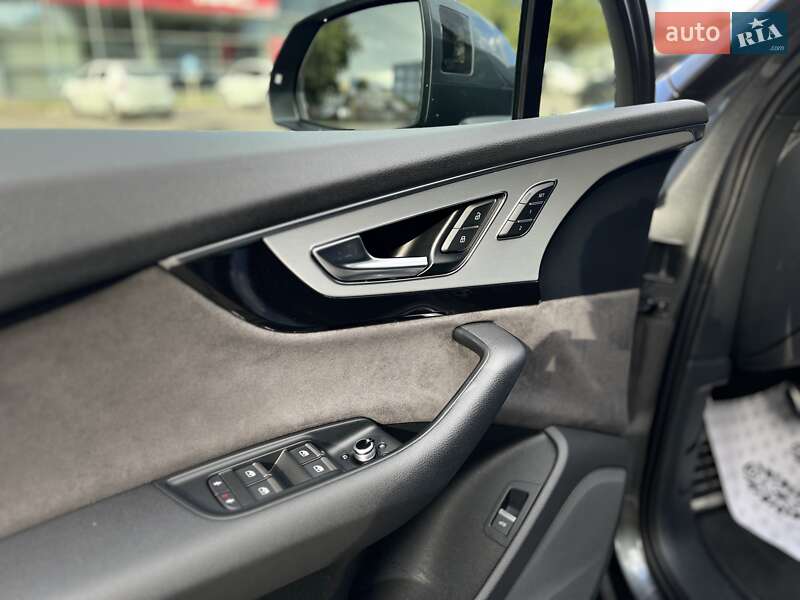 Внедорожник / Кроссовер Audi Q7 2016 в Луцке