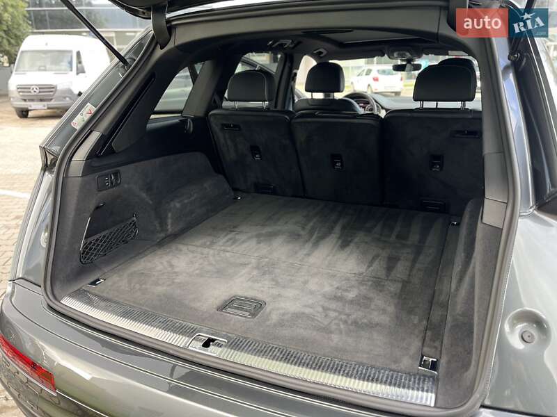 Внедорожник / Кроссовер Audi Q7 2016 в Луцке