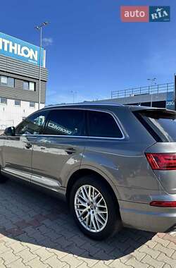 Внедорожник / Кроссовер Audi Q7 2016 в 