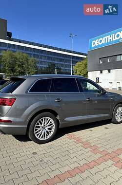 Внедорожник / Кроссовер Audi Q7 2016 в 