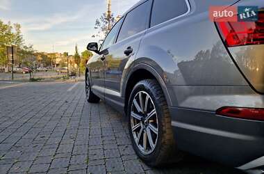 Внедорожник / Кроссовер Audi Q7 2016 в 