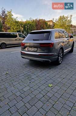Внедорожник / Кроссовер Audi Q7 2016 в 