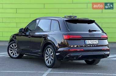 Позашляховик / Кросовер Audi Q7 2022 в 