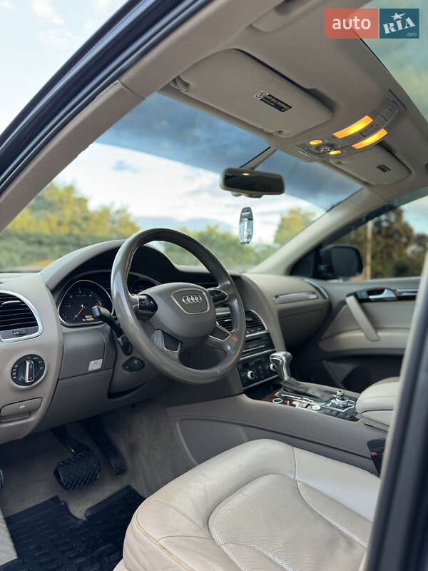Позашляховик / Кросовер Audi Q7 2012 в Сарнах