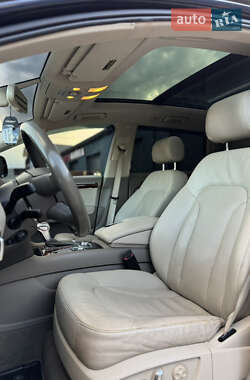 Позашляховик / Кросовер Audi Q7 2012 в 