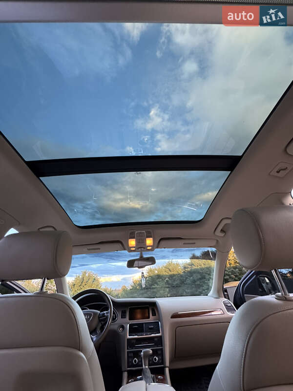Позашляховик / Кросовер Audi Q7 2012 в Сарнах