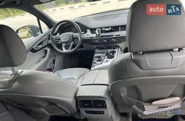 Внедорожник / Кроссовер Audi Q7 2017 в 