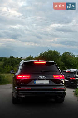 Внедорожник / Кроссовер Audi Q7 2016 в 