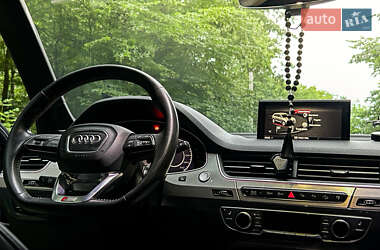 Внедорожник / Кроссовер Audi Q7 2016 в 