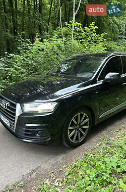 Внедорожник / Кроссовер Audi Q7 2016 в 