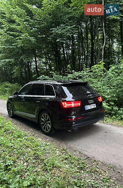 Внедорожник / Кроссовер Audi Q7 2016 в 