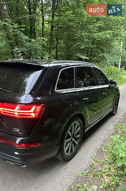 Внедорожник / Кроссовер Audi Q7 2016 в 