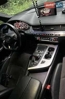 Внедорожник / Кроссовер Audi Q7 2016 в 