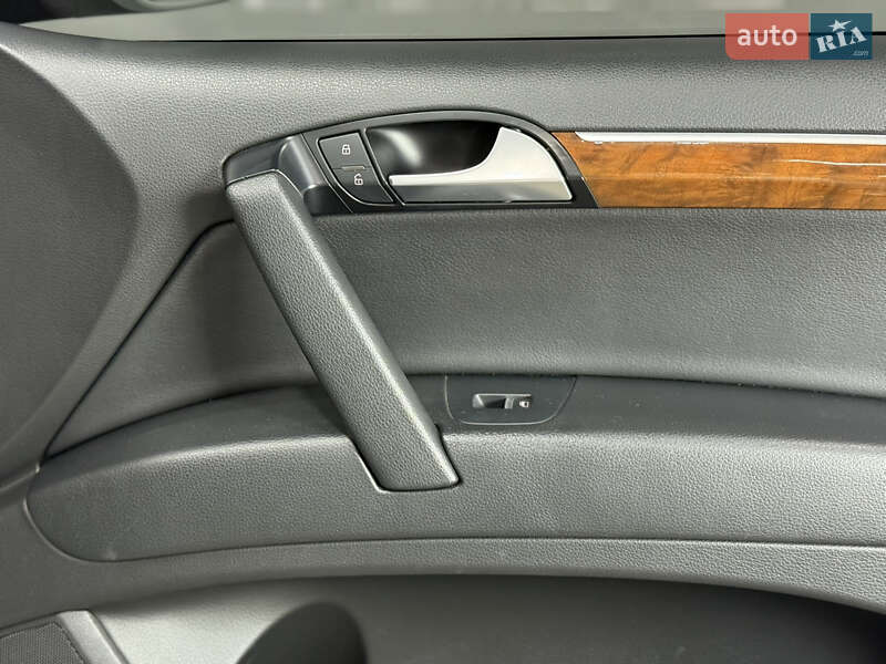 Позашляховик / Кросовер Audi Q7 2013 в Одесі