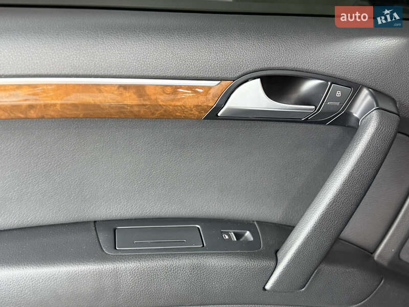 Позашляховик / Кросовер Audi Q7 2013 в Одесі