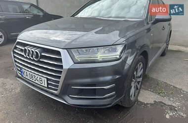 Внедорожник / Кроссовер Audi Q7 2017 в Ужгороде