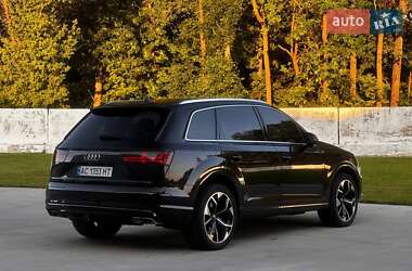 Внедорожник / Кроссовер Audi Q7 2017 в 