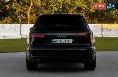 Внедорожник / Кроссовер Audi Q7 2017 в 