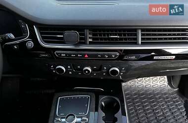Внедорожник / Кроссовер Audi Q7 2017 в 