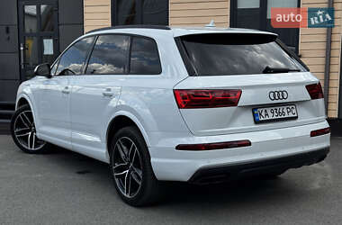 Внедорожник / Кроссовер Audi Q7 2017 в 