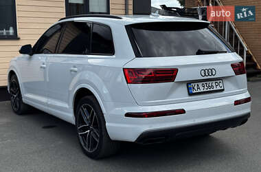 Внедорожник / Кроссовер Audi Q7 2017 в 