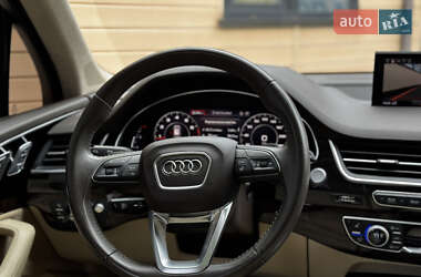 Внедорожник / Кроссовер Audi Q7 2017 в 