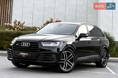 Позашляховик / Кросовер Audi Q7 2017 в 