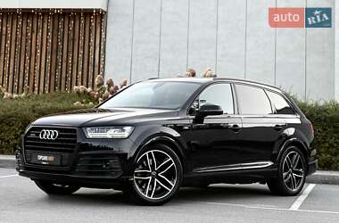 Позашляховик / Кросовер Audi Q7 2017 в 