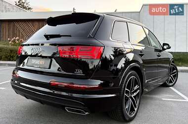 Позашляховик / Кросовер Audi Q7 2017 в 