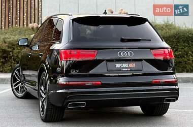 Позашляховик / Кросовер Audi Q7 2017 в 