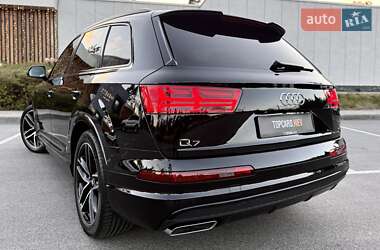 Позашляховик / Кросовер Audi Q7 2017 в 