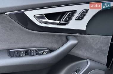 Позашляховик / Кросовер Audi Q7 2017 в 