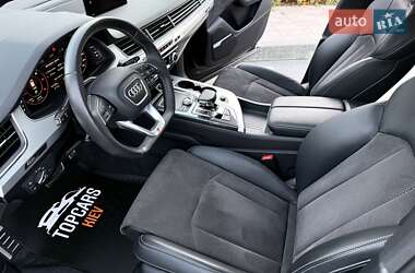 Позашляховик / Кросовер Audi Q7 2017 в 