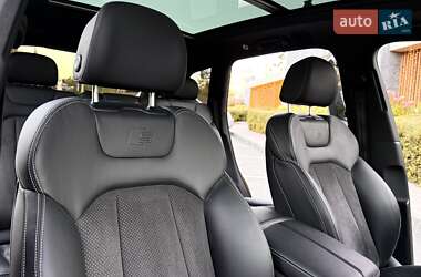 Позашляховик / Кросовер Audi Q7 2017 в 