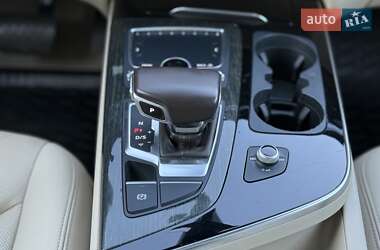 Внедорожник / Кроссовер Audi Q7 2018 в 